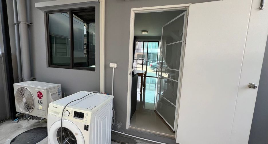 Reihenhaus zum Kauf und zur Miete mit 3 Zimmer in Khlong Luang, Pathum Thani
