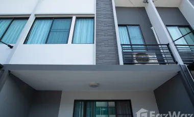 À vendre et à louer 3 chambres maison de ville à Khlong Luang, Pathum Thani