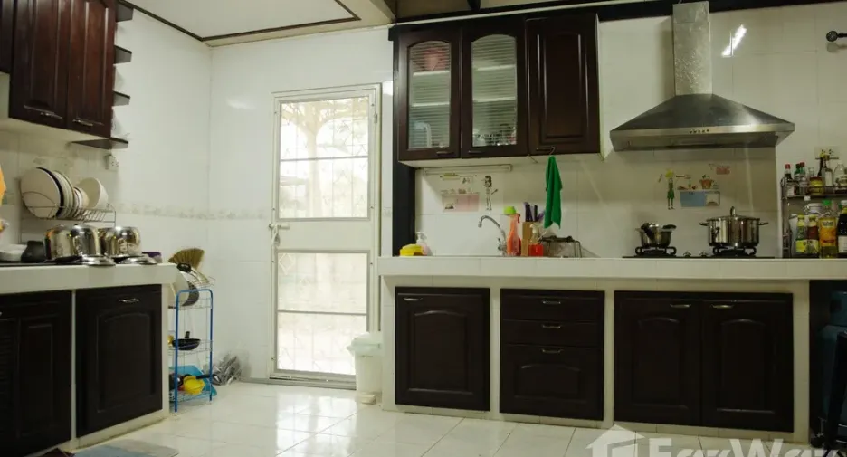 For sale 4 bedrooms house in Mueang Chanthaburi, Chanthaburi