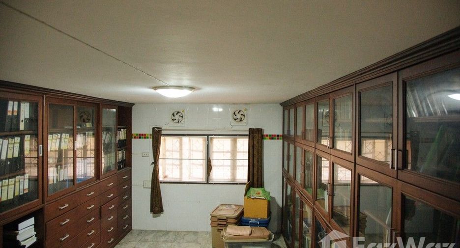 For sale 4 bedrooms house in Mueang Chanthaburi, Chanthaburi