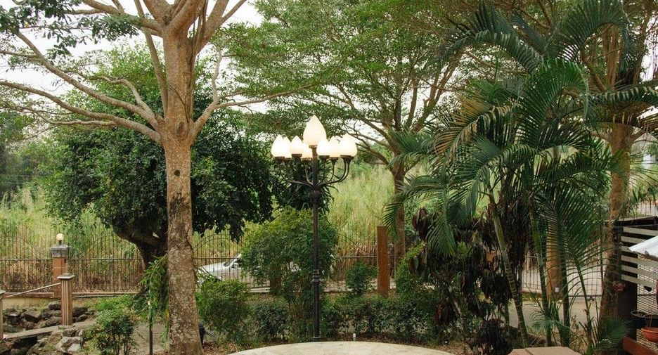 For sale 4 bedrooms house in Mueang Chanthaburi, Chanthaburi