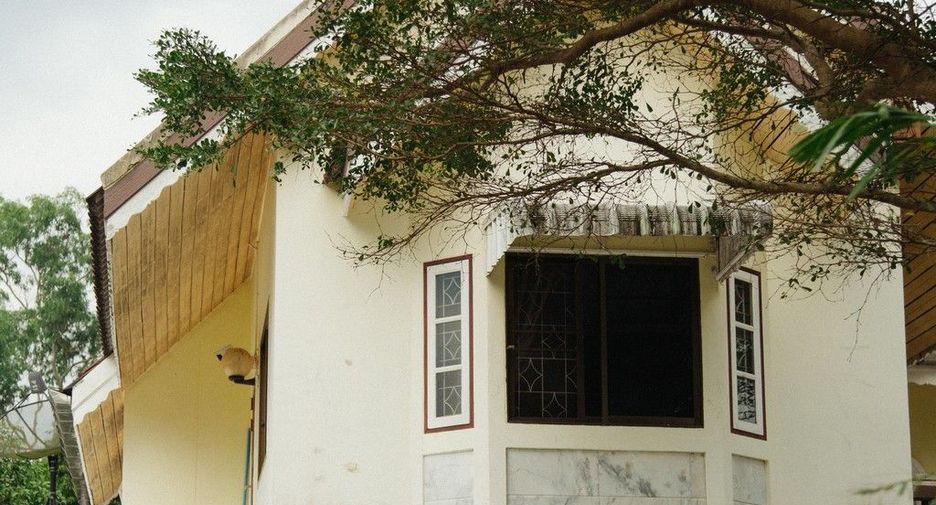 For sale 4 bedrooms house in Mueang Chanthaburi, Chanthaburi