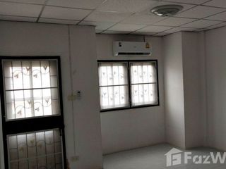 Casa adosada en venta de 2 habitaciones en Khlong Sam Wa, Bangkok