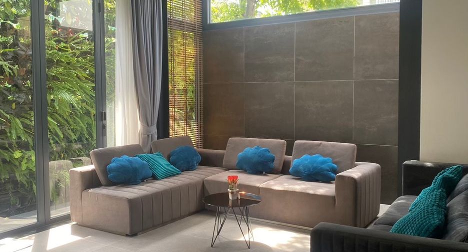 For sale 4 bedrooms house in Khan Na Yao, Bangkok