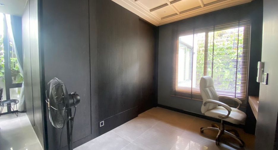 For sale 4 bedrooms house in Khan Na Yao, Bangkok