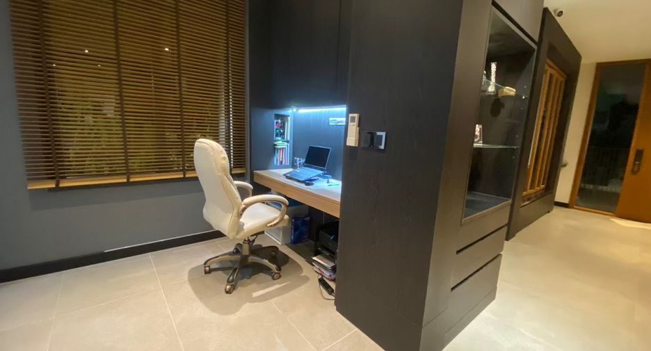 For sale 4 bedrooms house in Khan Na Yao, Bangkok