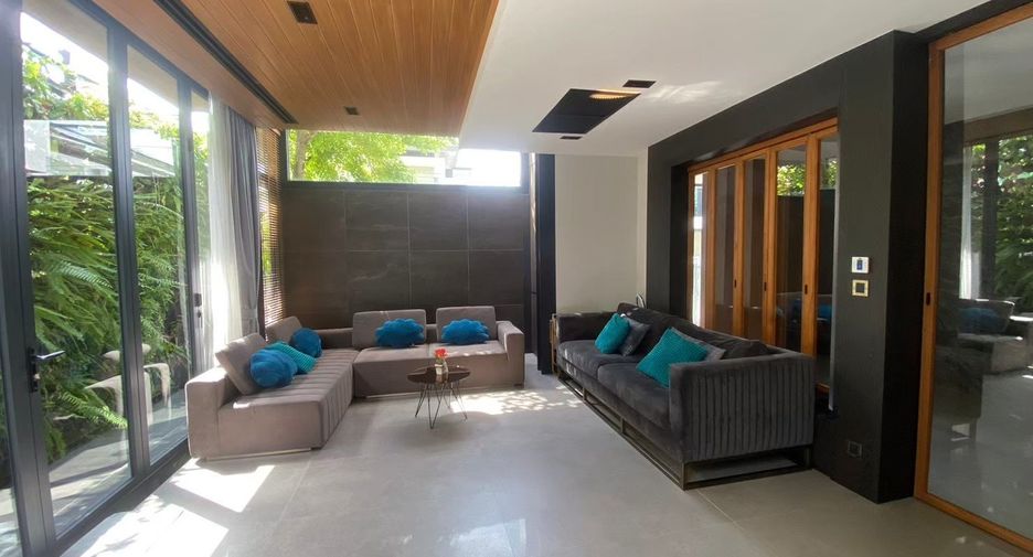 For sale 4 bedrooms house in Khan Na Yao, Bangkok