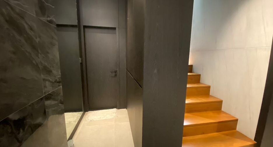For sale 4 bedrooms house in Khan Na Yao, Bangkok