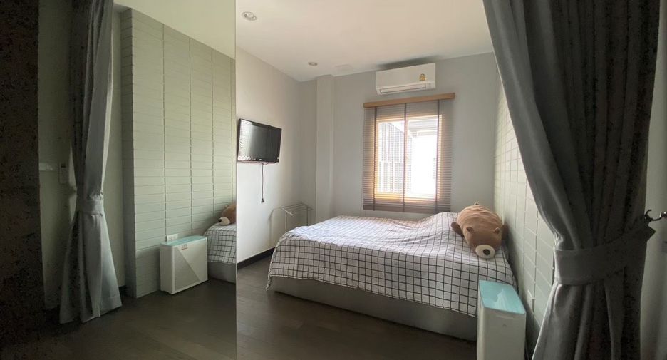 For sale 4 bedrooms house in Khan Na Yao, Bangkok