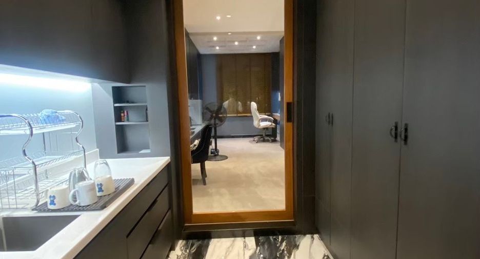 For sale 4 bedrooms house in Khan Na Yao, Bangkok