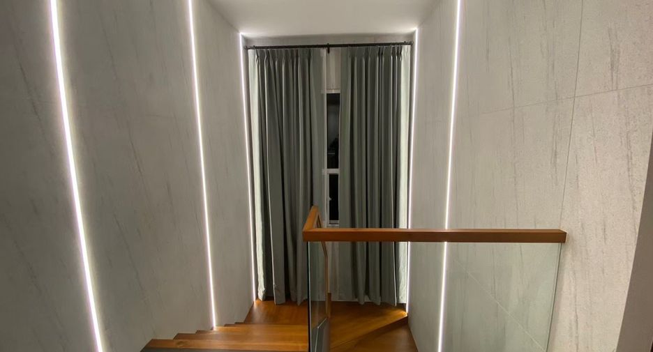 For sale 4 bedrooms house in Khan Na Yao, Bangkok