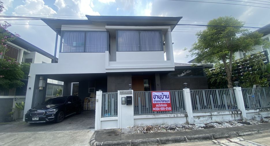 For sale 4 bedrooms house in Khan Na Yao, Bangkok