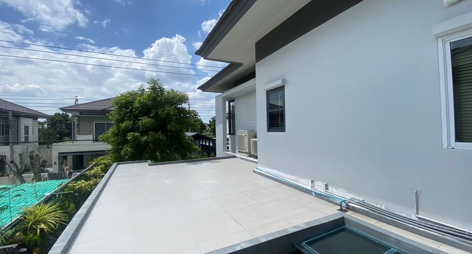 For sale 4 bedrooms house in Khan Na Yao, Bangkok