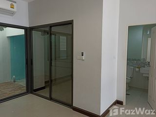 For sale 4 bedrooms townhouse in Mueang Pathum Thani, Pathum Thani