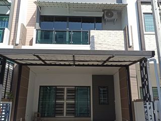 For sale 4 bedrooms townhouse in Mueang Pathum Thani, Pathum Thani