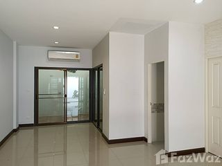 For sale 4 bedrooms townhouse in Mueang Pathum Thani, Pathum Thani