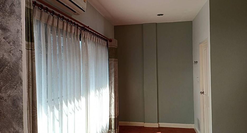 For sale 4 bedrooms townhouse in Mueang Pathum Thani, Pathum Thani