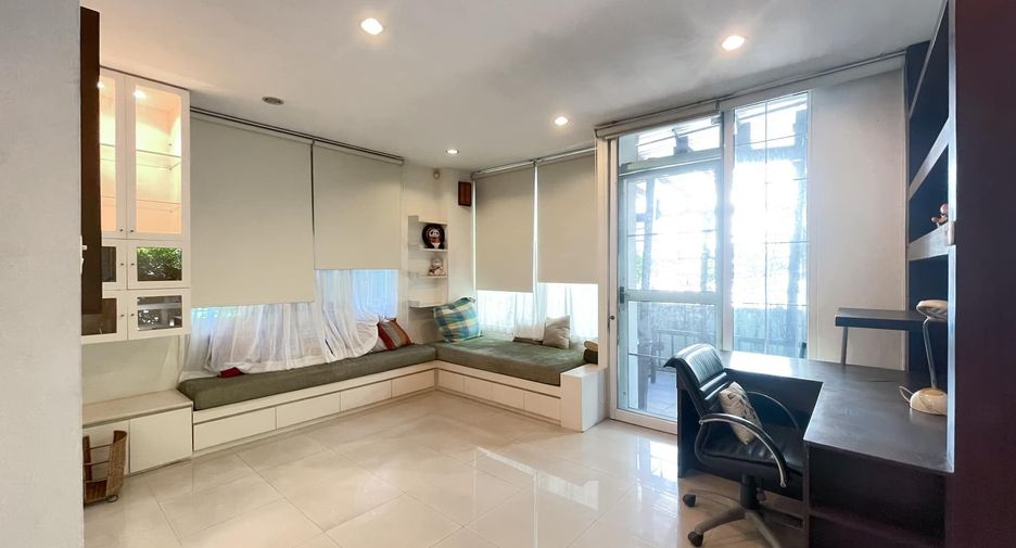 Haus zum Kauf mit 7 Zimmer in Lat Phrao, Bangkok