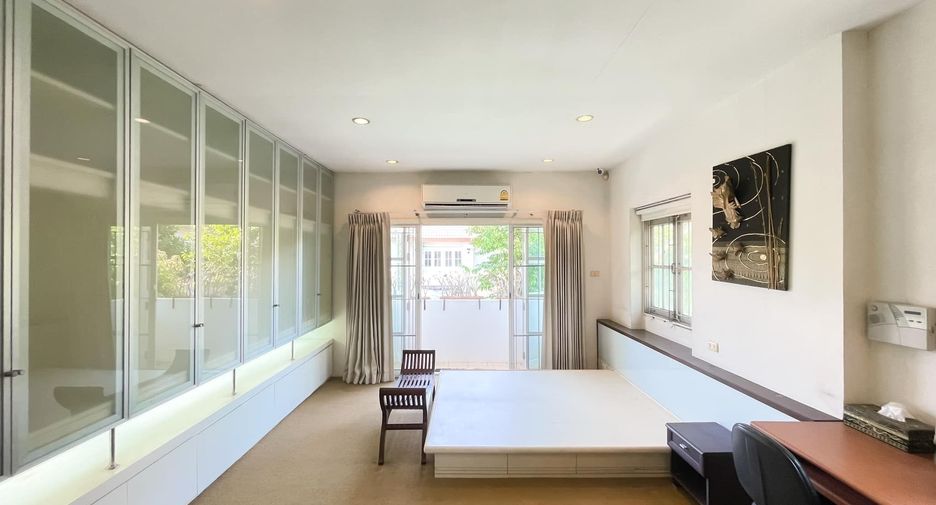 Haus zum Kauf mit 7 Zimmer in Lat Phrao, Bangkok
