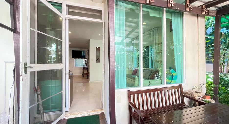 Haus zum Kauf mit 7 Zimmer in Lat Phrao, Bangkok