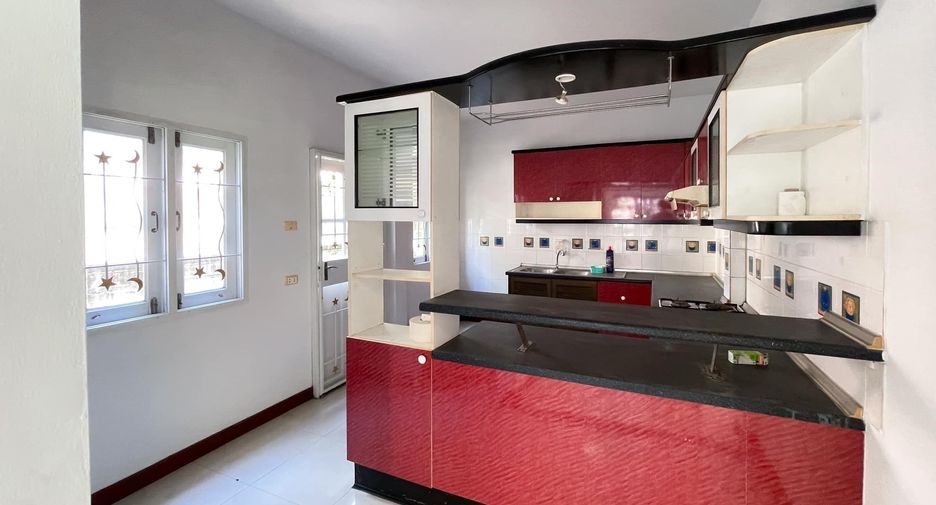 Haus zum Kauf mit 7 Zimmer in Lat Phrao, Bangkok