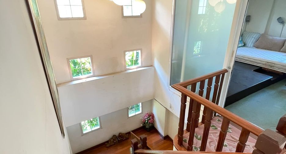 Haus zum Kauf mit 7 Zimmer in Lat Phrao, Bangkok