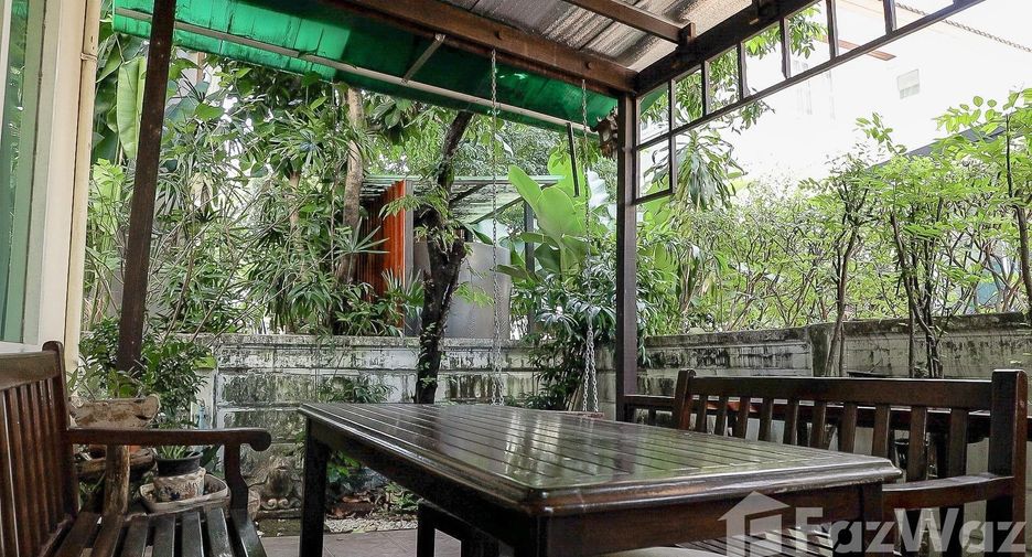 Haus zum Kauf mit 7 Zimmer in Lat Phrao, Bangkok