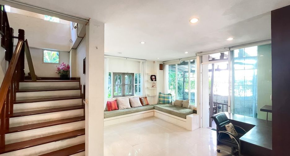 Haus zum Kauf mit 7 Zimmer in Lat Phrao, Bangkok