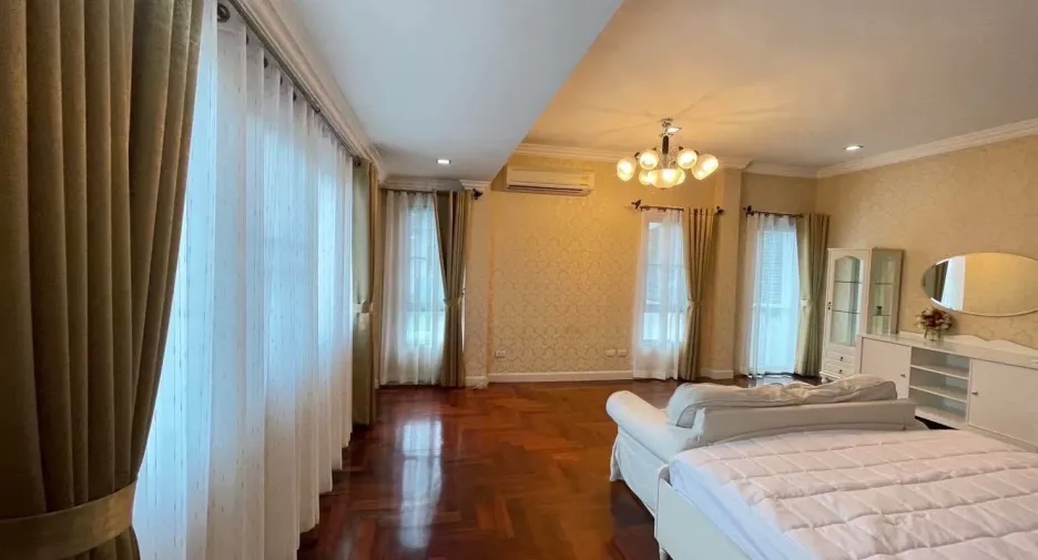 For rent 5 bedrooms house in Mueang Nonthaburi, Nonthaburi