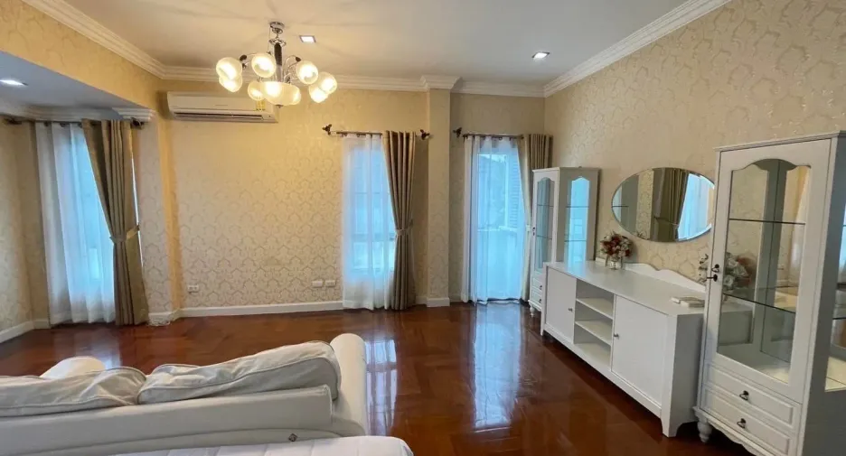 For rent 5 bedrooms house in Mueang Nonthaburi, Nonthaburi