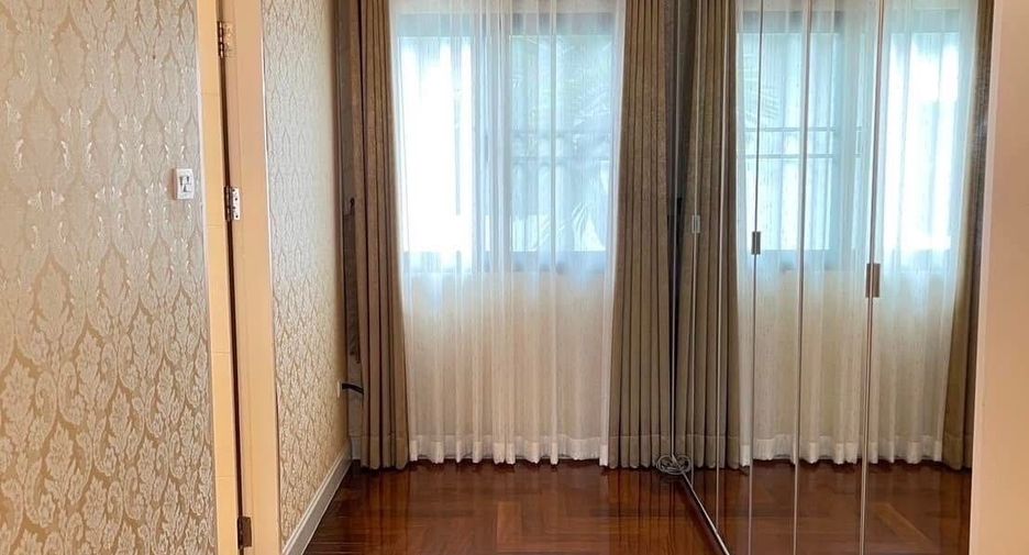 For rent 5 bedrooms house in Mueang Nonthaburi, Nonthaburi