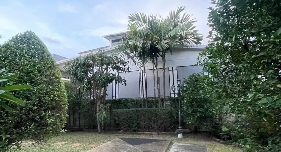 For rent 5 bedrooms house in Mueang Nonthaburi, Nonthaburi