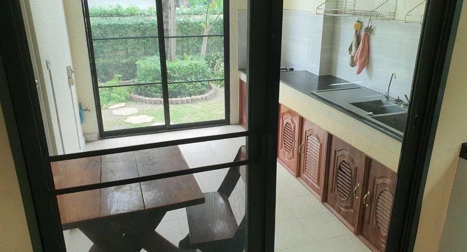 For rent 5 bedrooms house in Mueang Nonthaburi, Nonthaburi