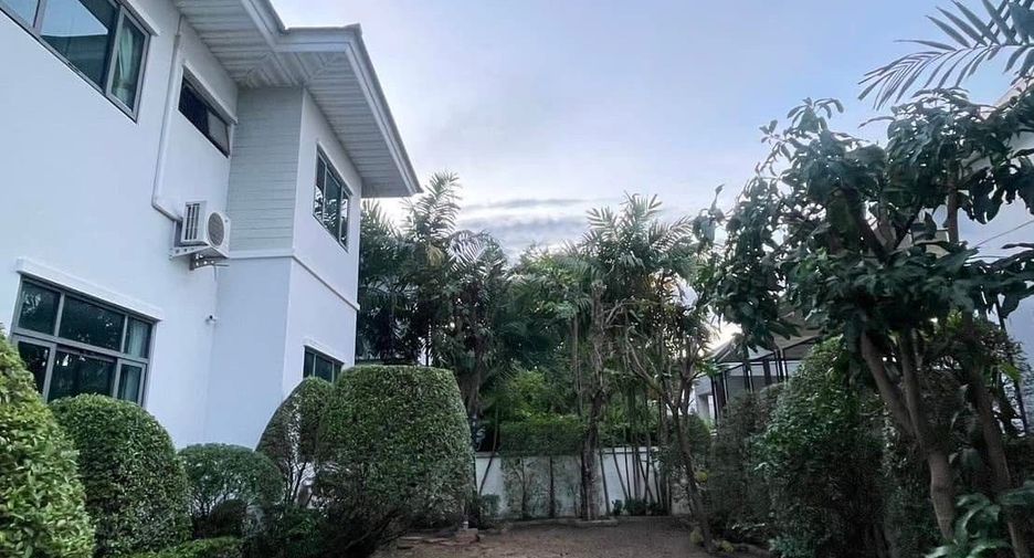 For rent 5 bedrooms house in Mueang Nonthaburi, Nonthaburi