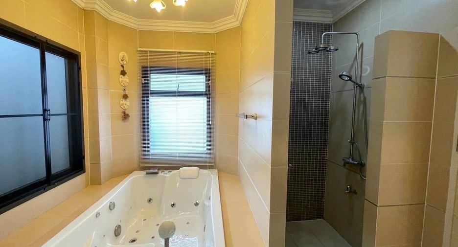 For rent 5 bedrooms house in Mueang Nonthaburi, Nonthaburi