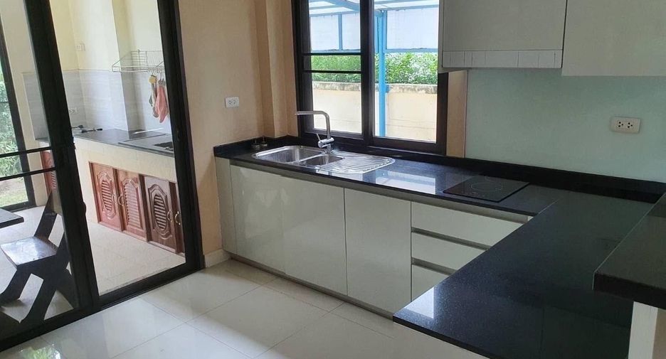 For rent 5 bedrooms house in Mueang Nonthaburi, Nonthaburi