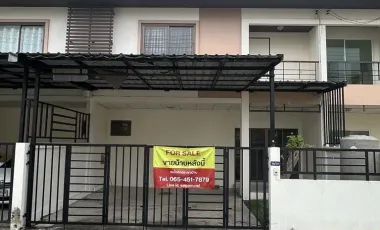 Casa adosada en venta de 3 habitaciones en Sai Noi, Nonthaburi