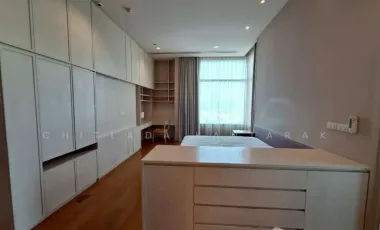 Condo en venta de 4 habitaciones en Yan Nawa, Bangkok