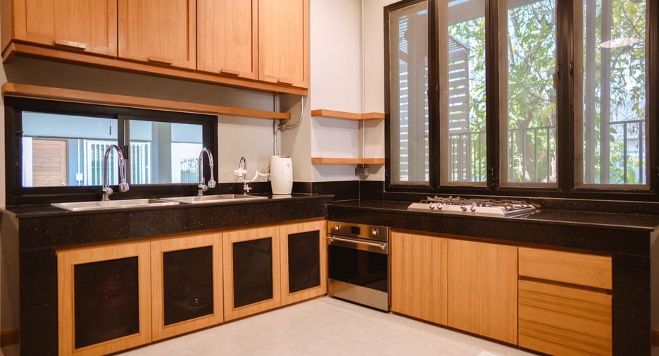For sale 3 bedrooms house in Mueang Chiang Rai, Chiang Rai