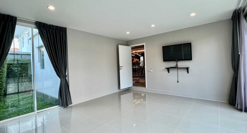 For sale 4 bedrooms house in Bang Sao Thong, Samut Prakan