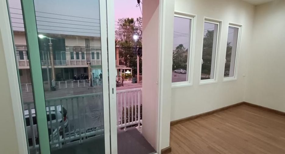 出租 4 卧室 联排别墅 在 Sai Noi, Nonthaburi