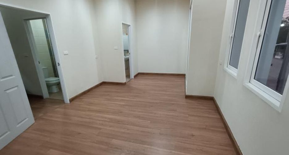 出租 4 卧室 联排别墅 在 Sai Noi, Nonthaburi