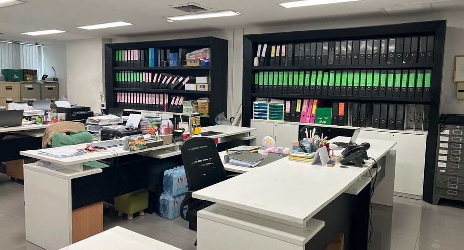 Oficina en venta en Watthana, Bangkok