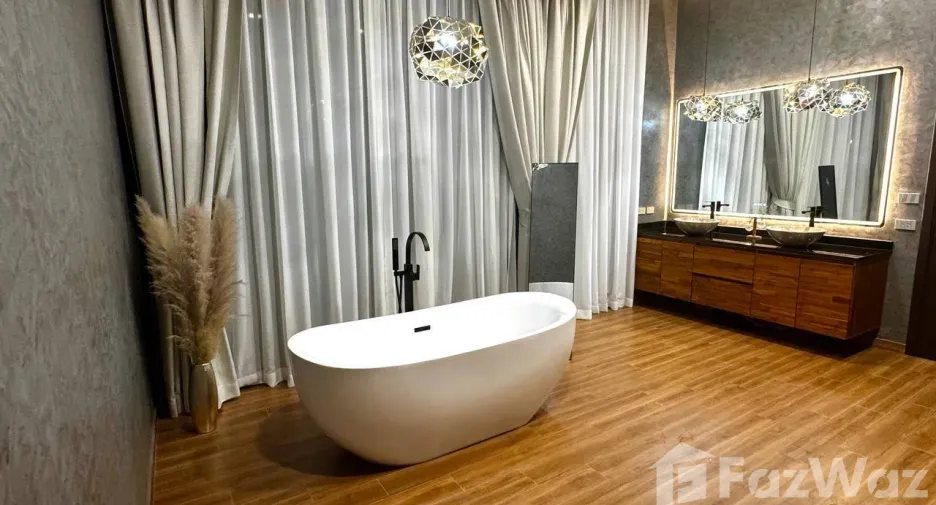For sale 4 bedrooms villa in Mueang Phuket, Phuket