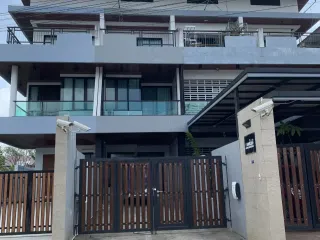 For sale 4 bedrooms townhouse in Hat Yai, Songkhla