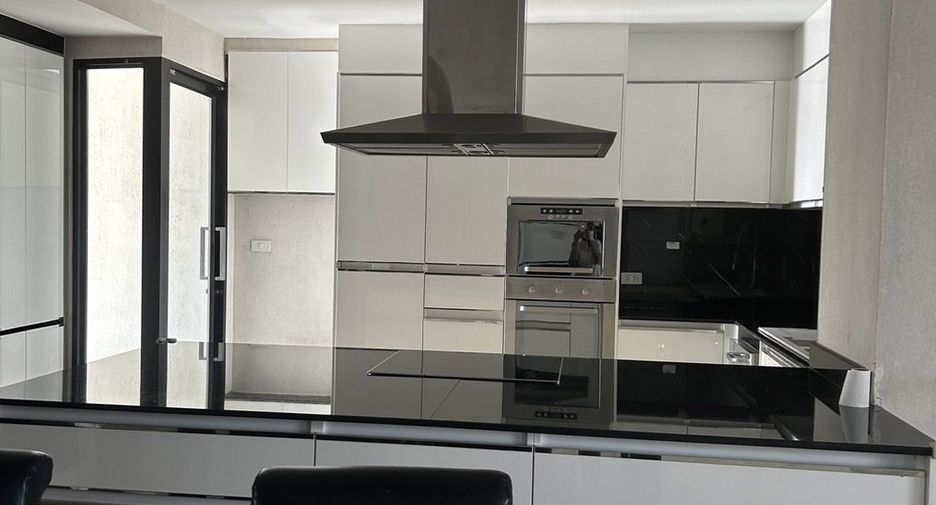 For sale 2 bedrooms condo in Khlong Toei, Bangkok