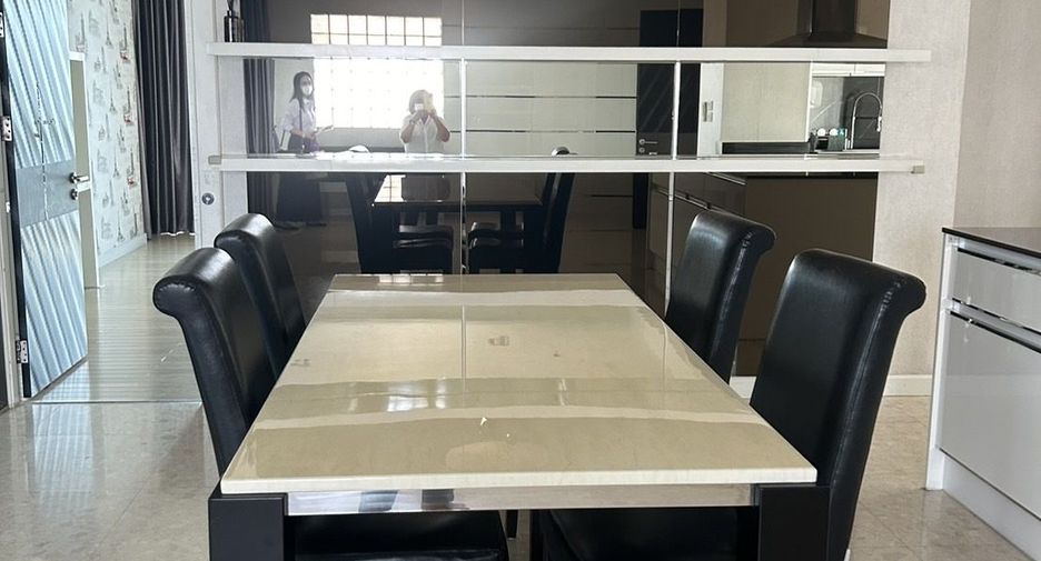 For sale 2 bedrooms condo in Khlong Toei, Bangkok