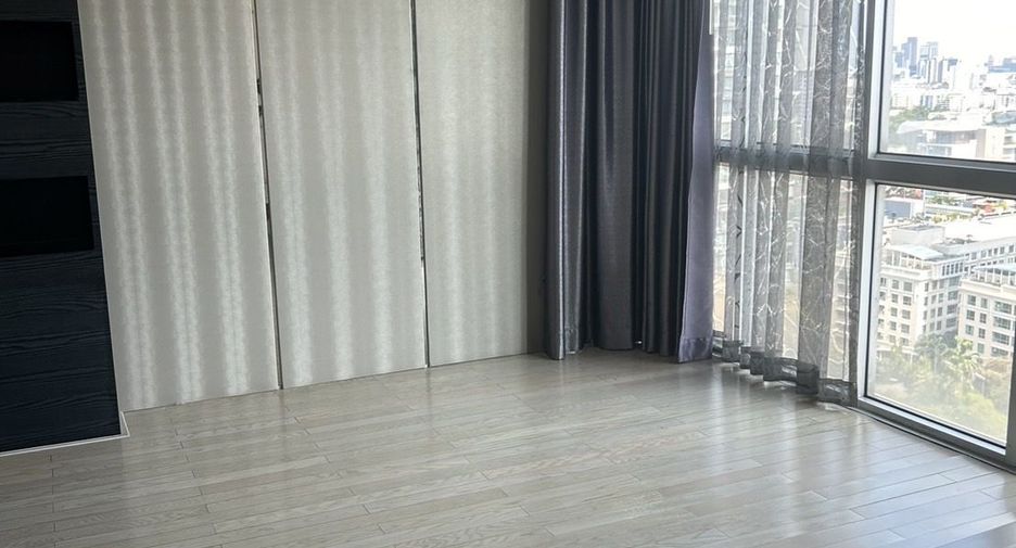 For sale 2 bedrooms condo in Khlong Toei, Bangkok