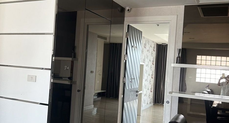 For sale 2 bedrooms condo in Khlong Toei, Bangkok