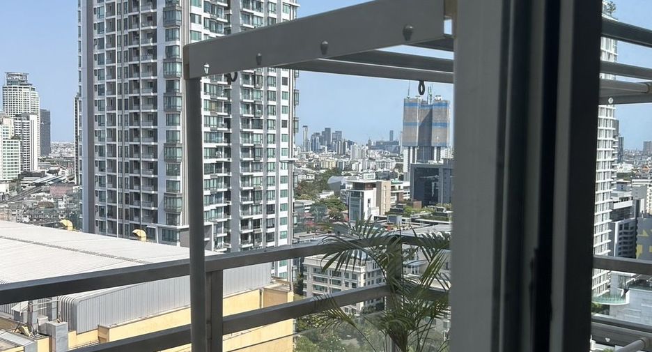 For sale 2 bedrooms condo in Khlong Toei, Bangkok